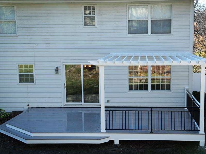 becker deck with pergola